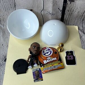 Zuru 5 surprise mini brands NBA ballers, LeBron James